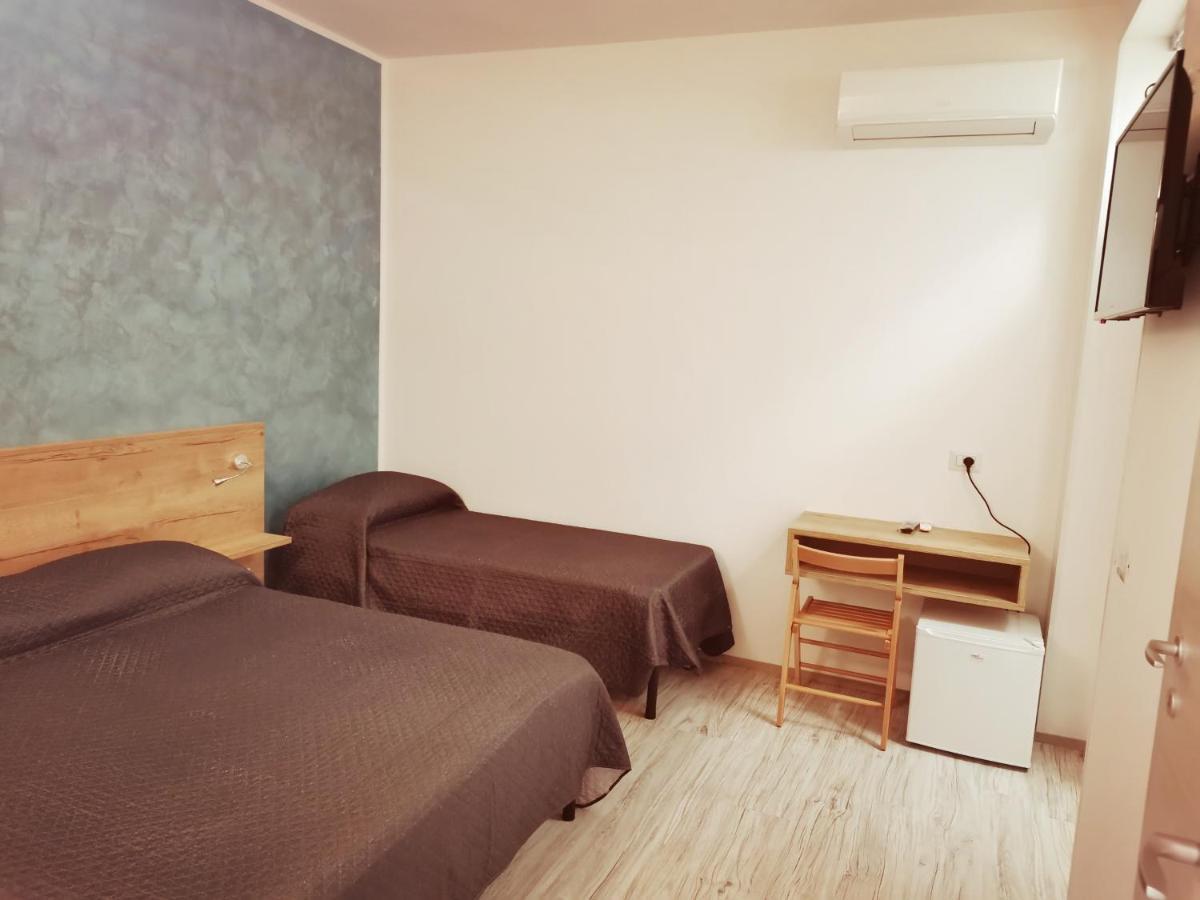 Via Alessandria Hotel Racale Quarto foto