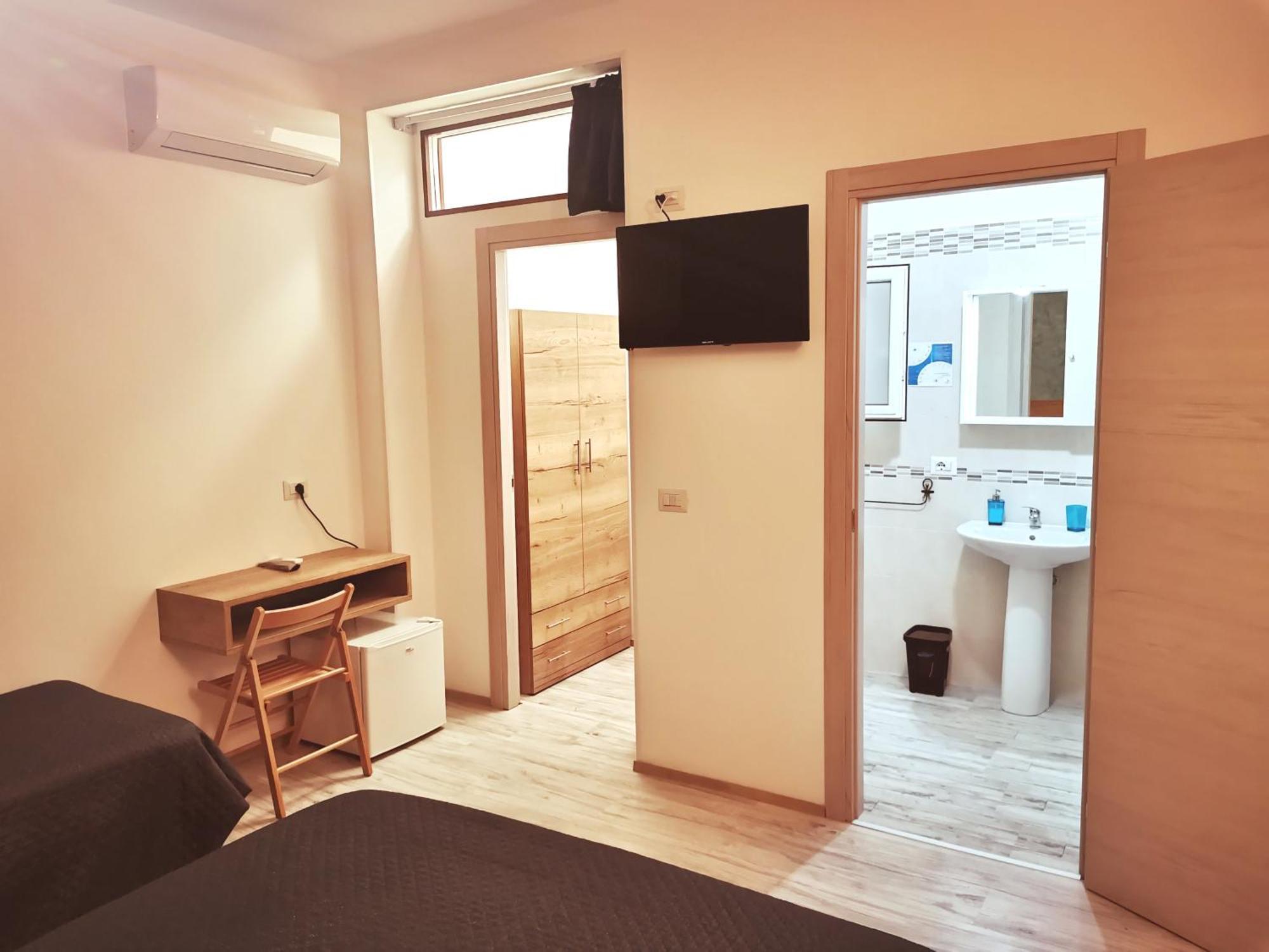 Via Alessandria Hotel Racale Quarto foto